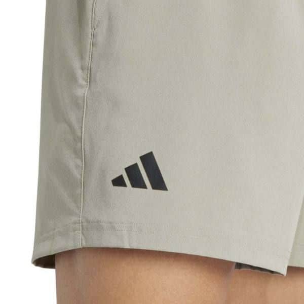 Detalle del short Adidas Club Piedra