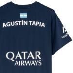 Detalle de la Camiseta NOX Oficial Agustín Tapia Azul Marino