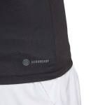 Detalle de la camiseta Adidas Club de tirantes