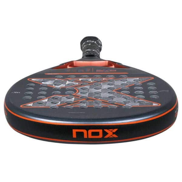 Detalle de la Pala NOX AT10 Genius 18K
