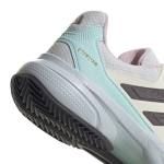 Detalle de las zapatillas Adidas Courtjam Control Clay Blancas