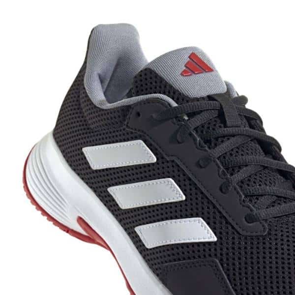 Detalle de las zapatillas Adidas Gamecourt Lite Negras