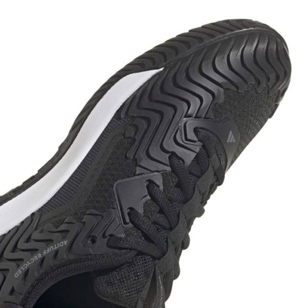 Detalle de las zapatillas Adidas