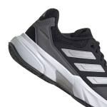 Detalle de las zapatillas Adidas Courtjam Control Negras