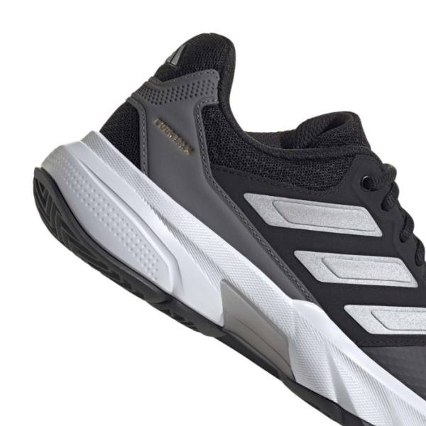 Detalle de las zapatillas Adidas Courtjam Control Negras
