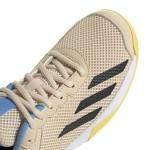 Detalle de las zapatillas Adidas Kids color Arena