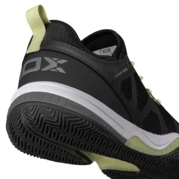 Detalle de las Zapatillas NOX Nerbo Negras