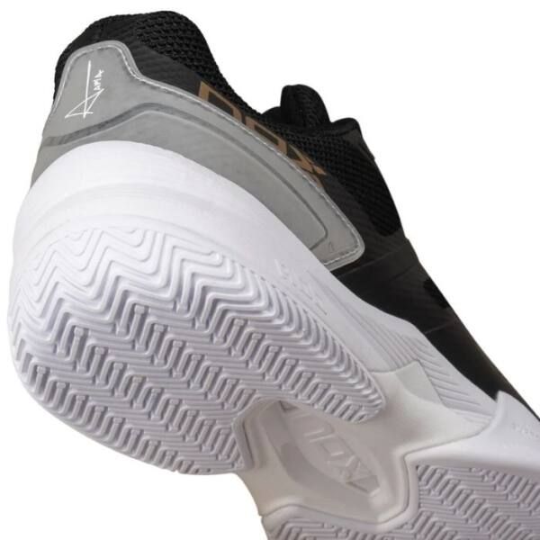 Detalle de las Zapatillas NOX AT10 Pro Negras