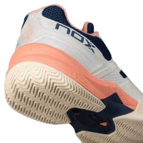Detalle de las Zapatillas NOX AT10 W