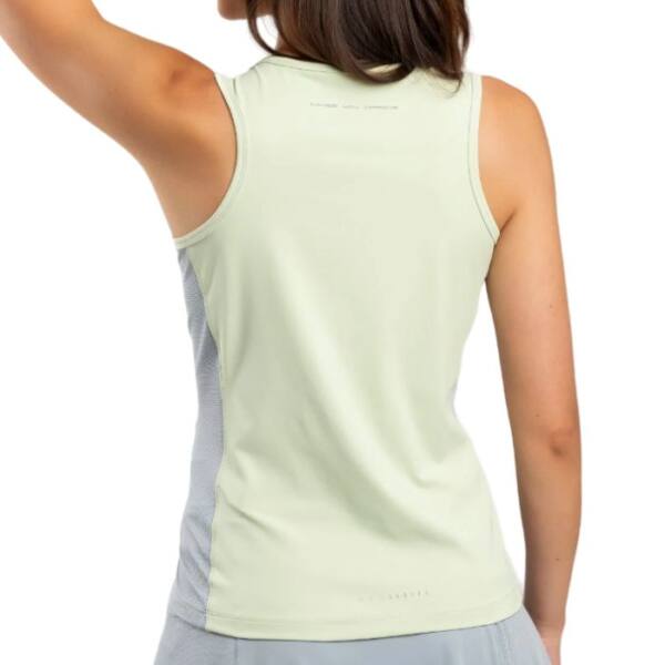 Detalle de la espalda de la Camiseta de tirantes NOX Pro de Mujer