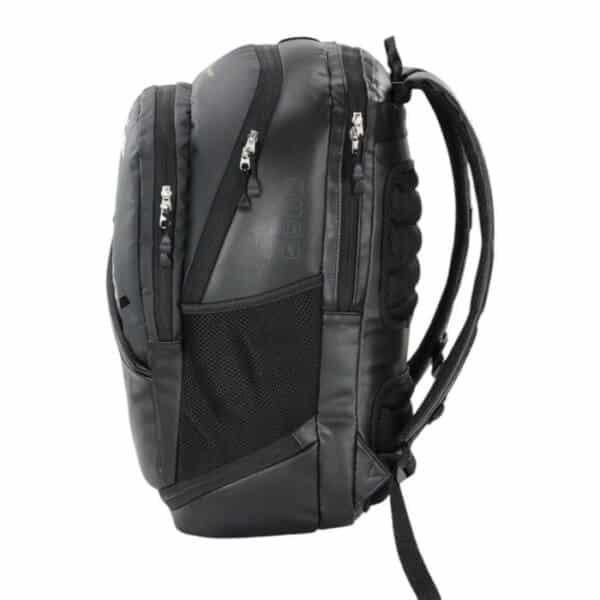 Mochila negra de Bullpadel de la Premier Padel