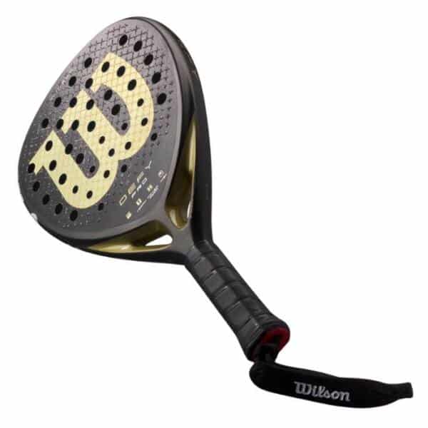 Plano detalle de la Pala Wilson Defy Pro V1