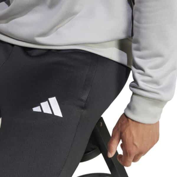 Detalle del Pantalón largo Adidas Big Logo Gris