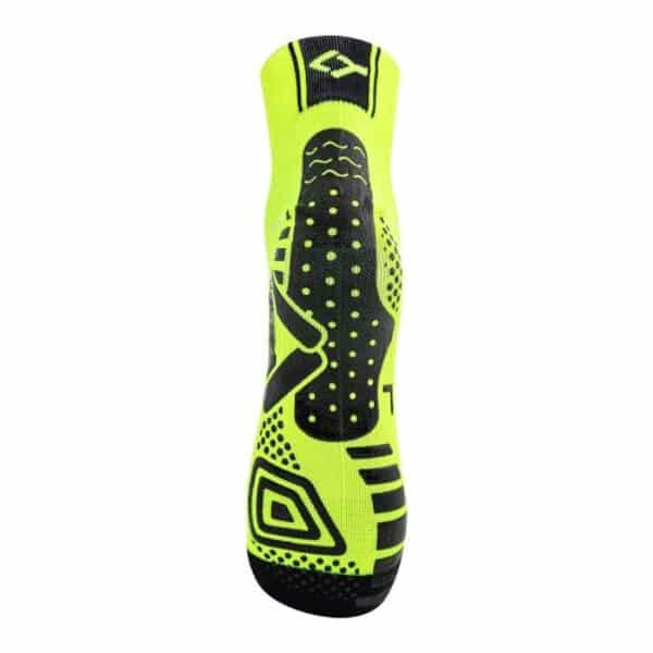 Detalle del Clacetin multisport amarillo de Floky