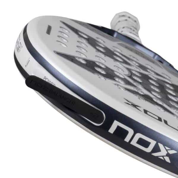 Detalle de la Pala NOX AT10 Genius 12K Lite 2026