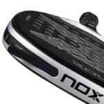 Detalle de la Pala Nox AT10 Genius 18K Attack 2026