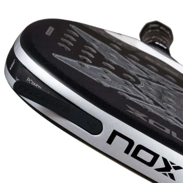 Detalle de la Pala Nox AT10 Genius 18K Attack 2026
