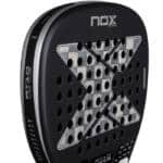 Lateral de la Pala Nox AT10 Genius 18K Attack 2026