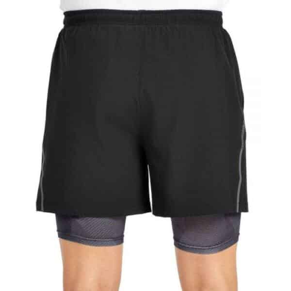 Detalle del Pantalón corto de pádel en color negro Bullpadel Manzan