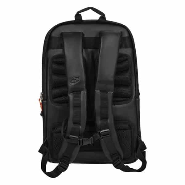 Detalle de la Mochila Bullpadel Hack de Paquito Navarro 2026