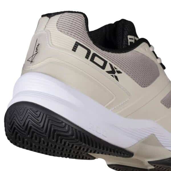 Detalle de las Zapatillas NOX AT10 Pro Pluma