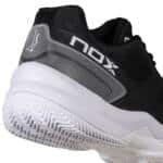 Detalle de las Zapatillas NOX AT10 Pro Negras