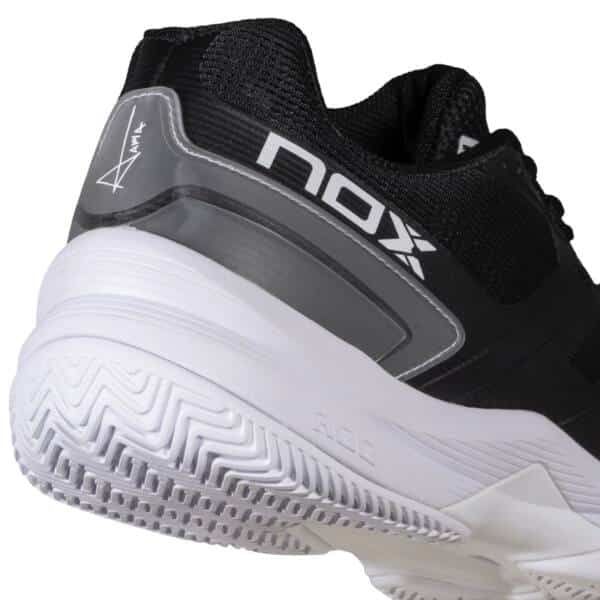 Detalle de las Zapatillas NOX AT10 Pro Negras