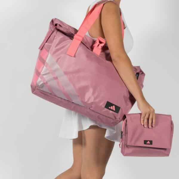 Detalle del Neceser Adidas Pink Martita Ortega