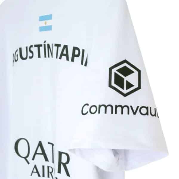 Detalle de la Camiseta NOX AT10 Oficial Agustín Tapia Blanca