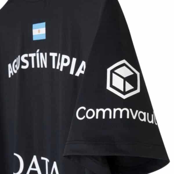 Detalle de la Camiseta NOX AT10 Oficial Agustín Tapia Negra