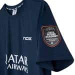 Detalle de la Camiseta NOX AT10 Oficial Agustín Tapia Azul Oscuro