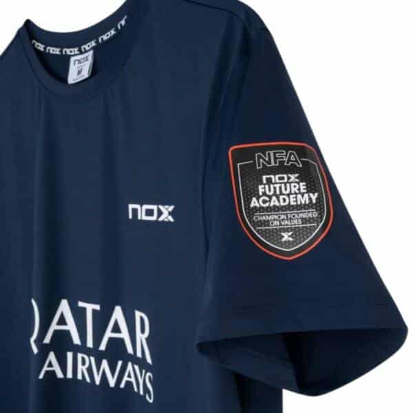 Detalle de la Camiseta NOX AT10 Oficial Agustín Tapia Azul Oscuro