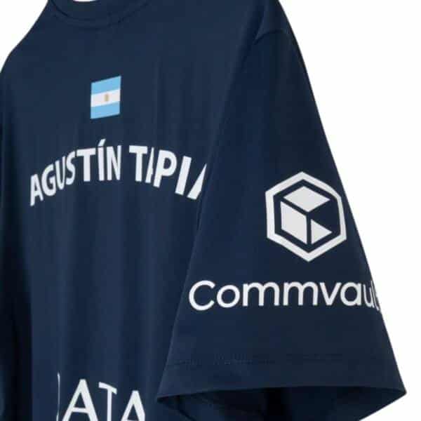 Detalle de la Camiseta NOX AT10 Oficial Agustín Tapia Azul Oscuro