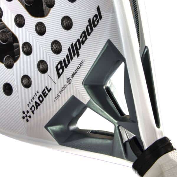 Detalle de la Pala Bullpadel Hack 04 Premier Padel 2026
