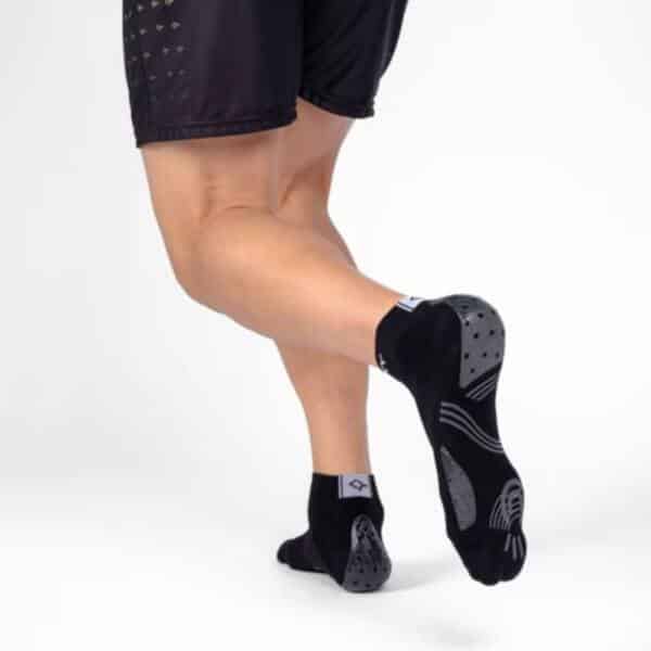 Detalle de los Calcetines Floky GRF Short Negros