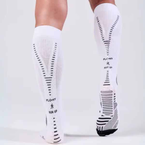 Detalle de los Calcetines Floky Run Up Long Blancos