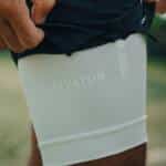 Detalle de los Shorts Floky Activator Blancos