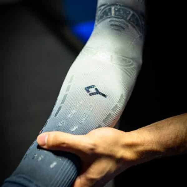 Detalle del Manguito Floky NO STRAIN x Tapia 2026