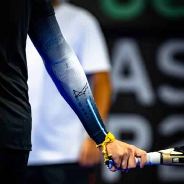 Detalle del Manguito Floky NO STRAIN x Tapia 2026