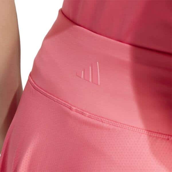 Detalle de la Falda Adidas Club Pure Turbo