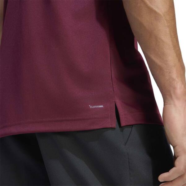 Detalle de la Camiseta Adidas Club 3STR Maroon