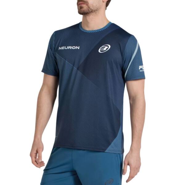 Camiseta Bullpadel Chingotto 26I Azul Atómico Camiseta Bullpadel Chingotto 26I Azul Atómico