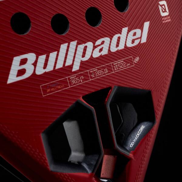 Detalle de la Pala Bullpadel Hack 05 Comfort 2027