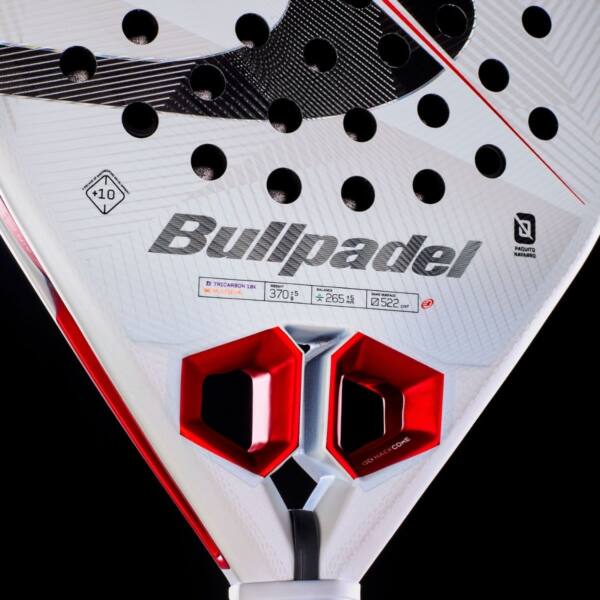 Detalle de la Pala Bullpadel Hack 05 2027