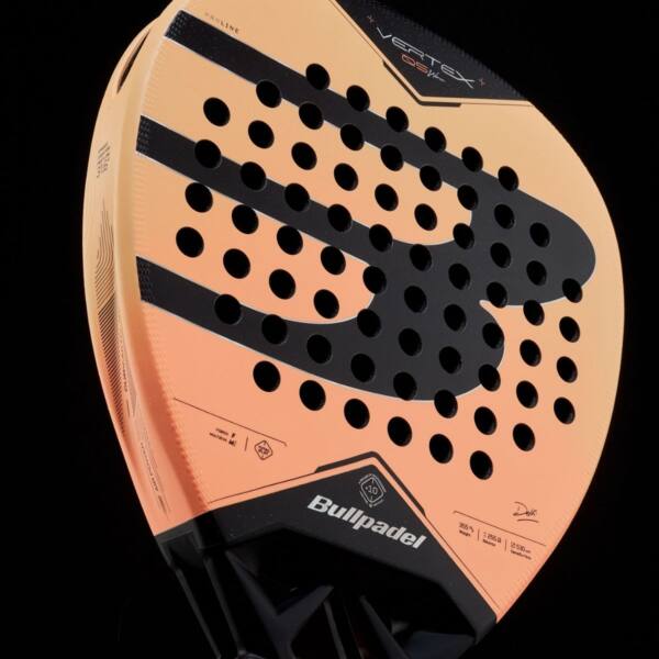 Detalle de la Pala Bullpadel Vertex 05 Woman 2027